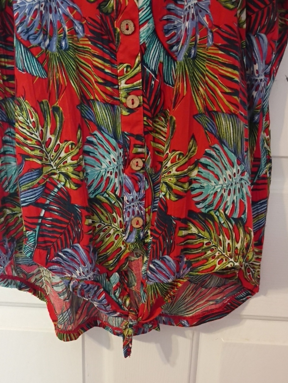 New York Laundry Red Tropical Leaf Button-Front Top with Crochet Sleeves - Picture 4 of 6
